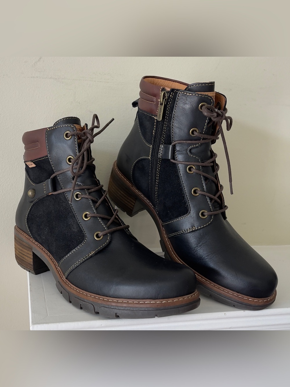 PIKOLINOS San Sebastian Black and Brown Lace-Up Leather Ankle Boots NWOT Size 9